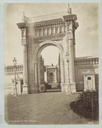 Porte du palais du sultan à Ortaköy © Musée Guimet, Paris, Distr. Rmn / Image Guimet