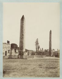 Obélisque de Théodose et colonne de Constantin sur la place de
                    l’Hippodrome © Musée Guimet, Paris, Distr. Rmn / Image Guimet