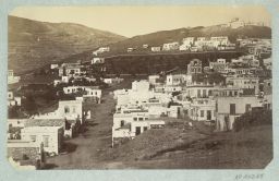 Vue de la ville d’Ermoúpoli dans l’île de Syros © Musée Guimet, Paris, Distr. Rmn / Image Guimet
